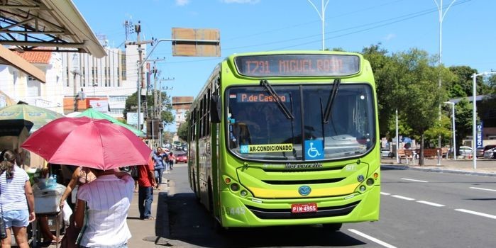 Greve dos ônibus continua e prejudica população.