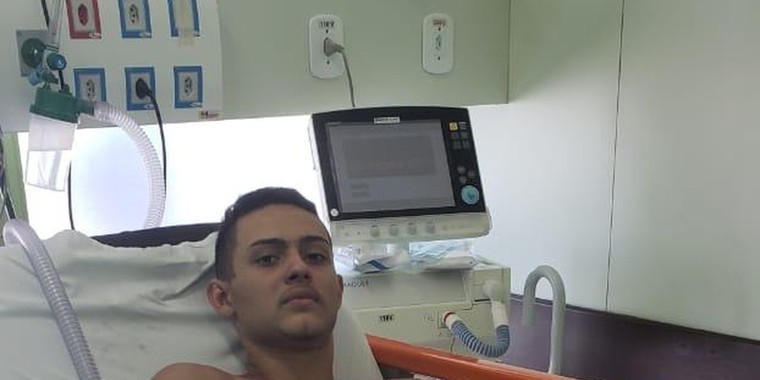 Jogador ferido em incêndio tem quadro de saúde estável