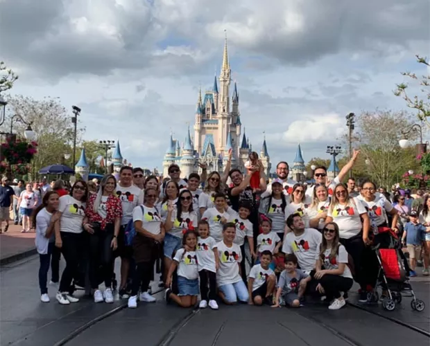 Após carnaval, Wesley Safadão leva família para diversão na Disney