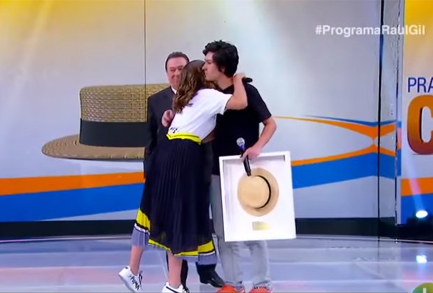 Namorado de Maisa Silva aparece na TV pela primeira vez