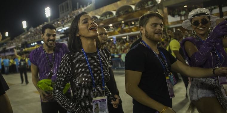 Marquezine burla e desfila na Mangueira com credencial de outra pessoa