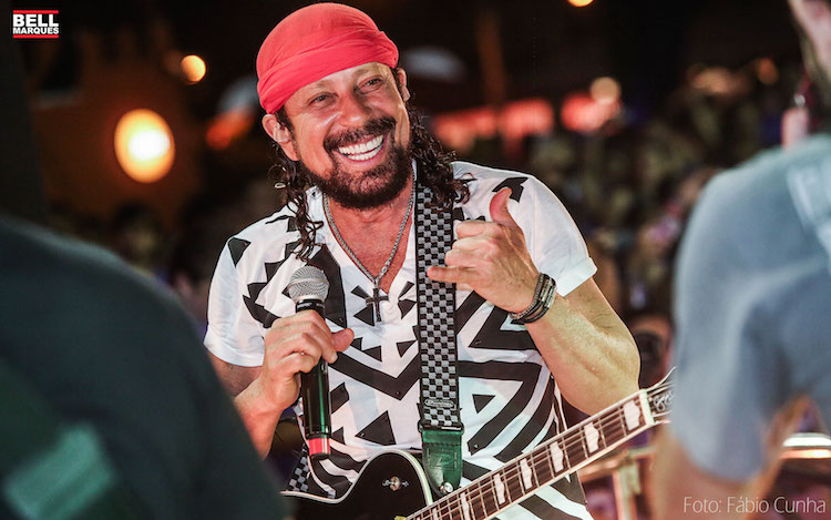 Ao completar 40 anos de carreira, Bell Marques faz show em Teresina
