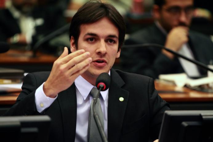 Comissão quer reduzir falta de vagas e valorizar professores