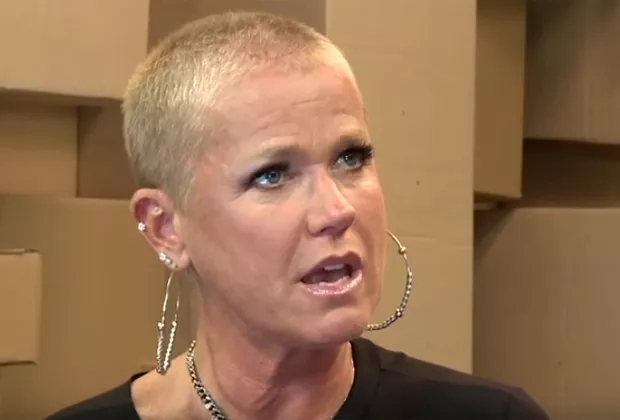 "Estou muito bem careca e com minhas rugas", dispara Xuxa Meneghel