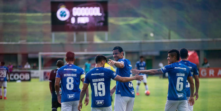 Cruzeiro vence, cola no Atlético-MG e rebaixa o Tupi no Mineiro