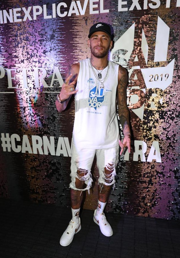 Neymar posta vídeo filmando trio de Anitta, onde estava Marquezine