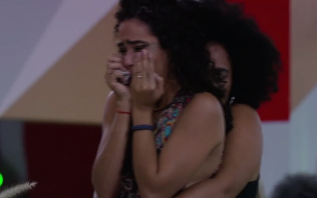 BBB19: Elana chora muito com a Eliminação de Danrley e é consolada