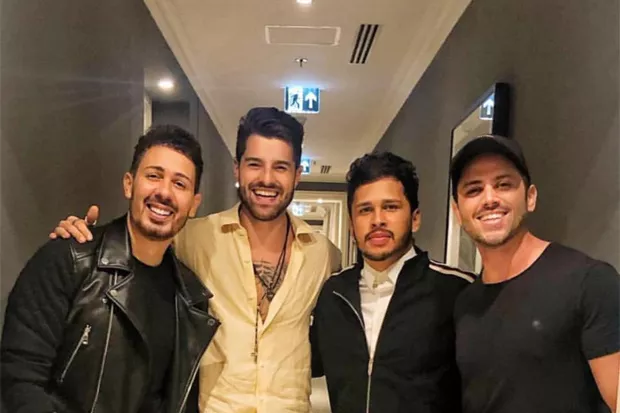 Carlinhos Maia encontra Alok  e brinca sobre harmonização facial 