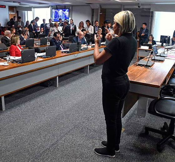 Carteira de radialista poderá ser prova de identidade, aprova a CAS