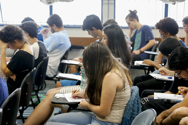 Prefeitura abre inscrições de seletivo com salários até R$ 3 mil no PI