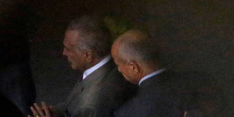 Polícia Federal coloca película negra em janela da cela de Temer