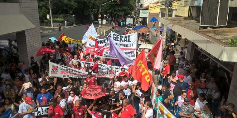 Trabalhadores fazem ato contra reforma da previdência