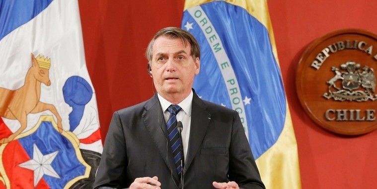 "Alguns não querem largar velha política", diz Bolsonaro no Chile