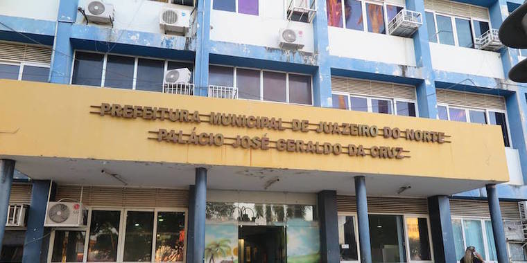 Prefeitura abre 7.304 vagas em concurso com salários até R$7 mil no CE