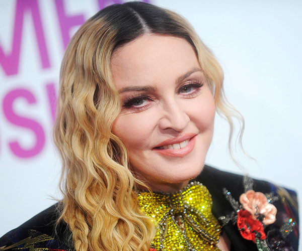 Madonna faz barraco em Portugal para entrar com cavalo em palácio