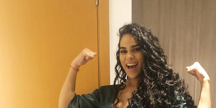 Elana vai à festa de aniversário de Hana e reencontra ex-brothers
