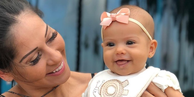 Mayra Cardi fala do Carnaval ao lado da filha: "Não desgrudo dela"