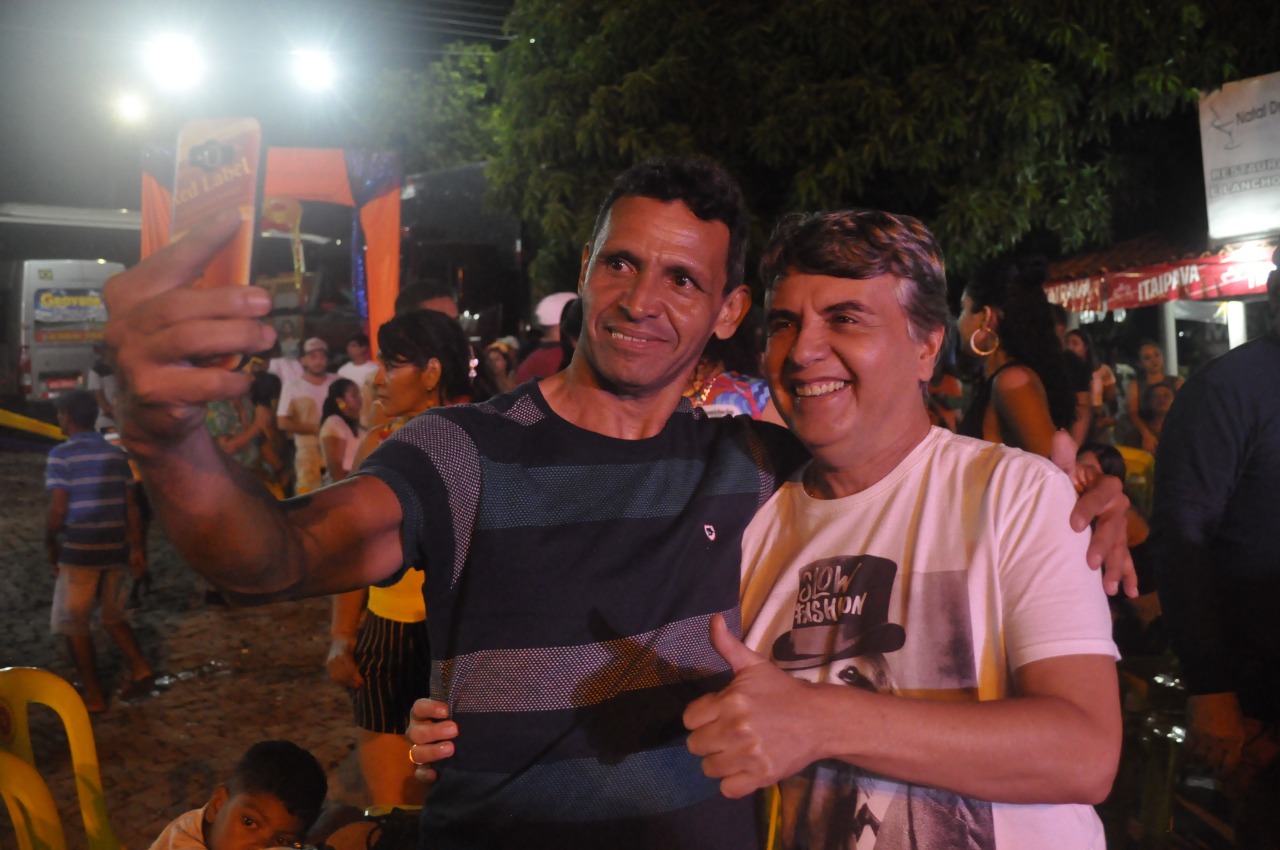 Prefeito João Luiz festeja um Carnaval da paz e da alegria  - Imagem 8