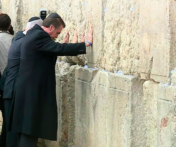 Jair Bolsonaro visita Muro das Lamentações, em Jerusalém