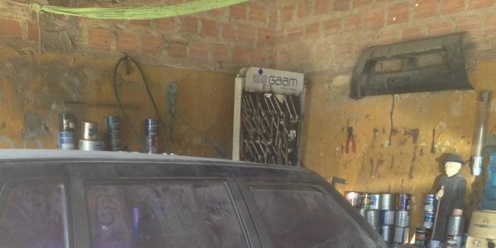 Castelo: Internautas denunciam carro da prefeitura abandonado há quase 01 ano em oficina