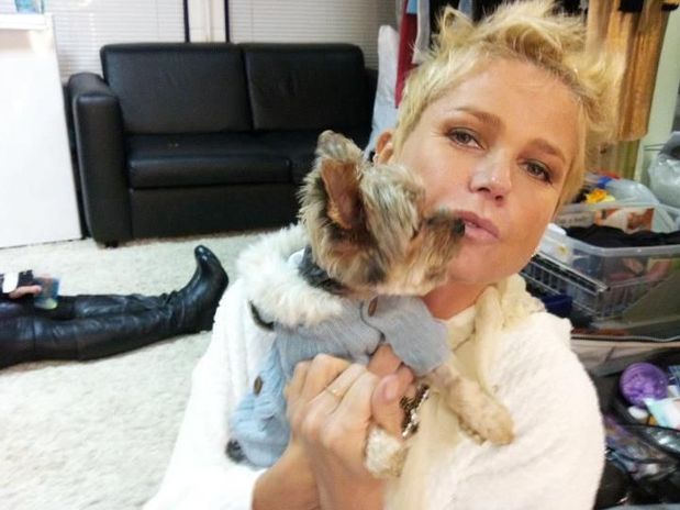 Xuxa desabafa após 1 mês da morte de seu cão: "Um rombo tão grande"