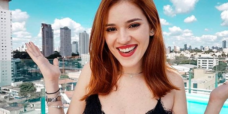 Ana Clara comemora aniversário em barco e recebe aviso do pai