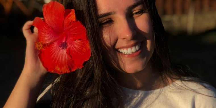 Jovem que morreu eletrocutada em festival sofreu 4 paradas cardíacas