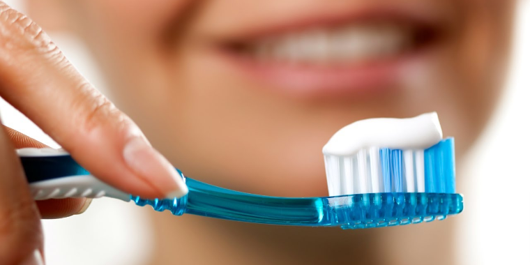 Se você escova dentes errado; veja dicas para fazer de forma correta