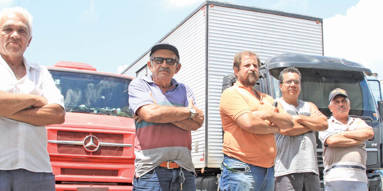 No WhatsApp, caminhoneiros insatisfeitos com pacote já falam em greve