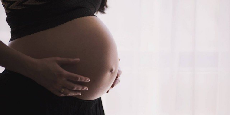 Grávida de quádruplos quer abortar meninos e manter apenas as meninas