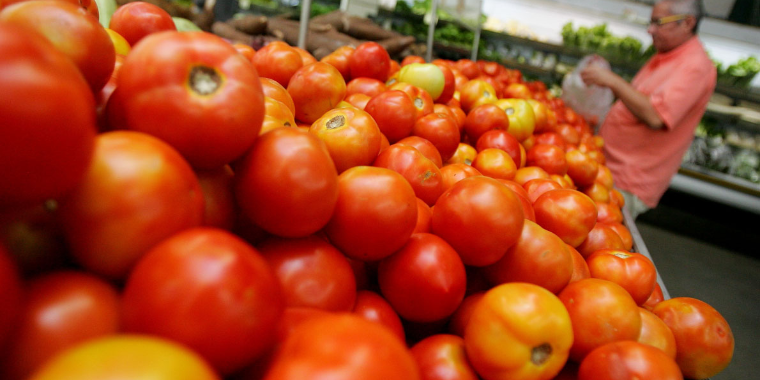 Preço do tomate apresenta variação de mais de 100% em supermercados