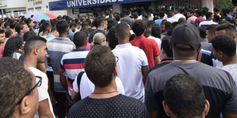 180 concursos inscrevem para 23,5 mil vagas com salários até R$ 35 mil