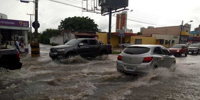 Excesso de chuvas deixa em alerta Estados do nordeste brasileiro