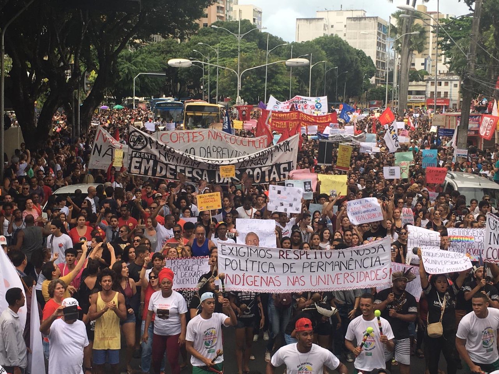  Protesto reúne multidão em Salvador — Foto: Maiana Belo/G1 Bahia 