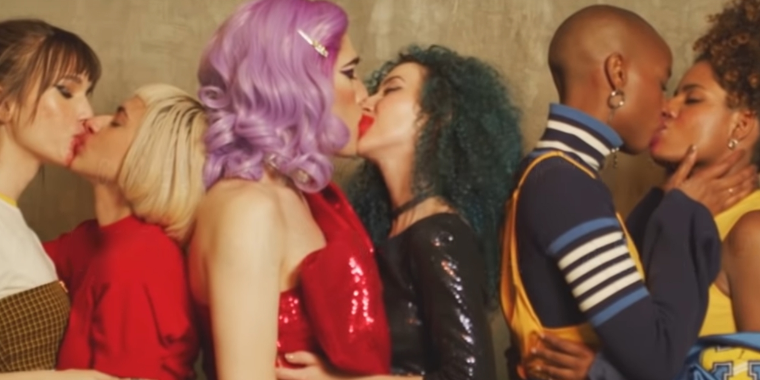 Internautas boicotam à Natura após campanha com casais homossexuais