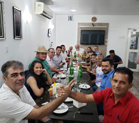 70 pré-candidatos a vereador formam bloco e vão escolher partido