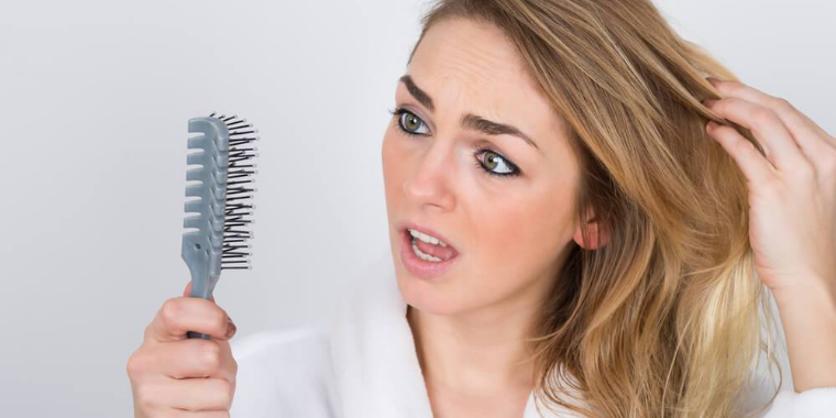 Por que as mães perdem tanto cabelo no pós-parto?