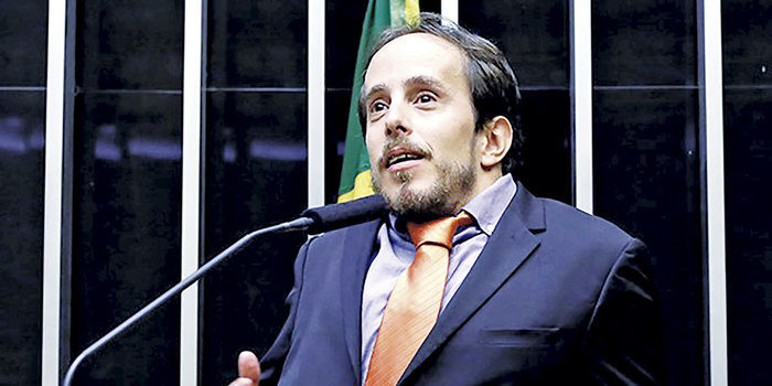 Novo traz deputado federal para se fortalecer no Piauí