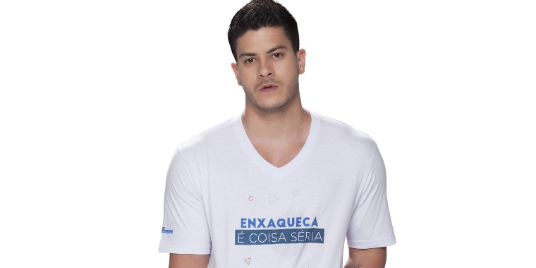 Arthur Aguiar é o embaixador da campanha Mais Um Dia Sem Enxaqueca