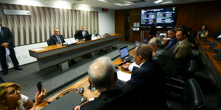 Ministro de Minas e Energia diz que não há barragem segura no Brasil
