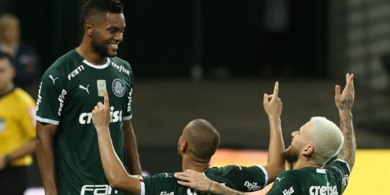 Palmeiras vence e segue líder na Copa do Brasil