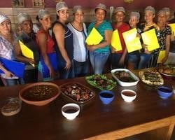 Donos de barracas participam de curso de comida de boteco