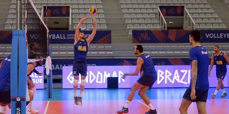 Seleção brasileira de vôlei estreia hoje na 3ª etapa diante da Sérvia