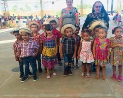 Escola Basílio de Abreu realiza festa caipira com total integração dos alunos 