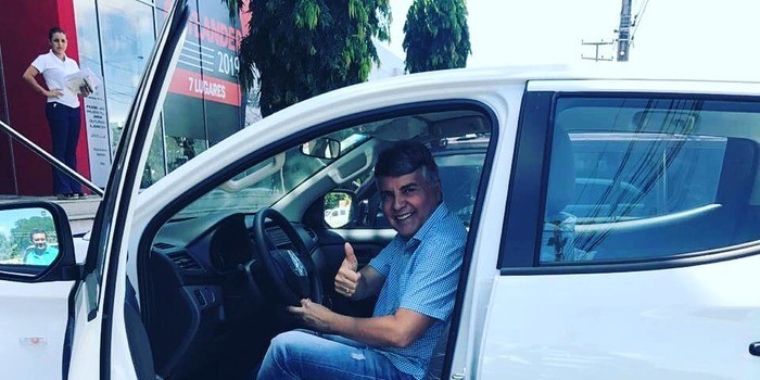 Prefeito João Luiz entrega mais um veículo para à população de Monsenhor Gil