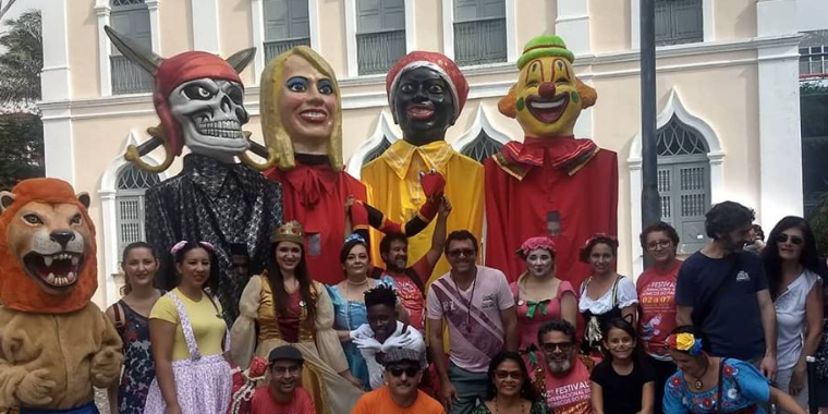 Bonecos Gigantes e pernas de pau abrem 3º Festival de Bonecos do Piauí