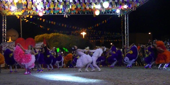 Com criatividade prefeitura de Barras realiza Festival Folclórico