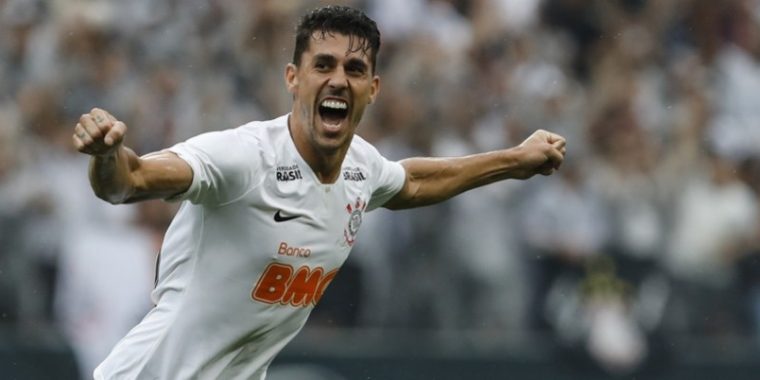 Avelar renova contrato com o Corinthians até 2022