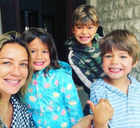 Piovani com os três filhos na casa que alugou em Cascais