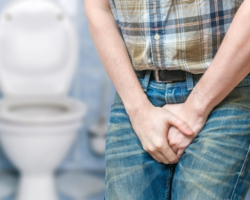 Segurar urina faz mal e afeta tanto as mulheres como aos homens